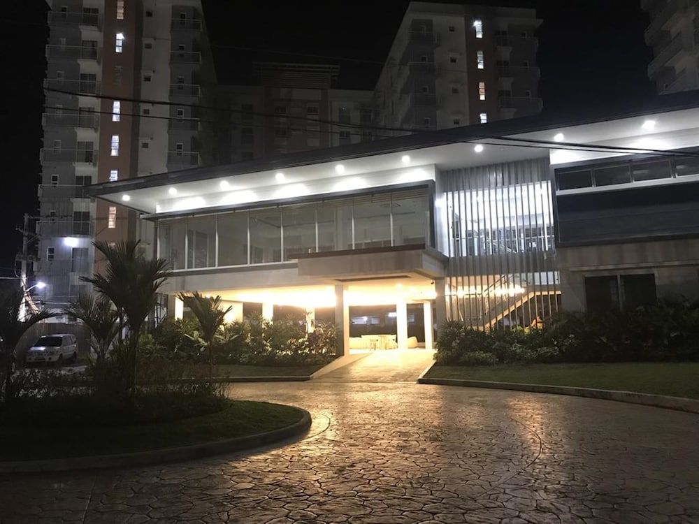 undefined Studio 610 4