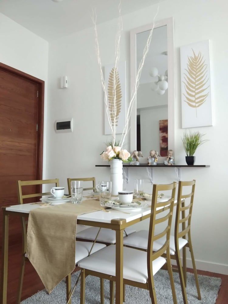 1209 Two Residences Marco Polo Cebu Family Condo, 1 Queen Bed with Sofa bed, Ensuite, Mountain View 6