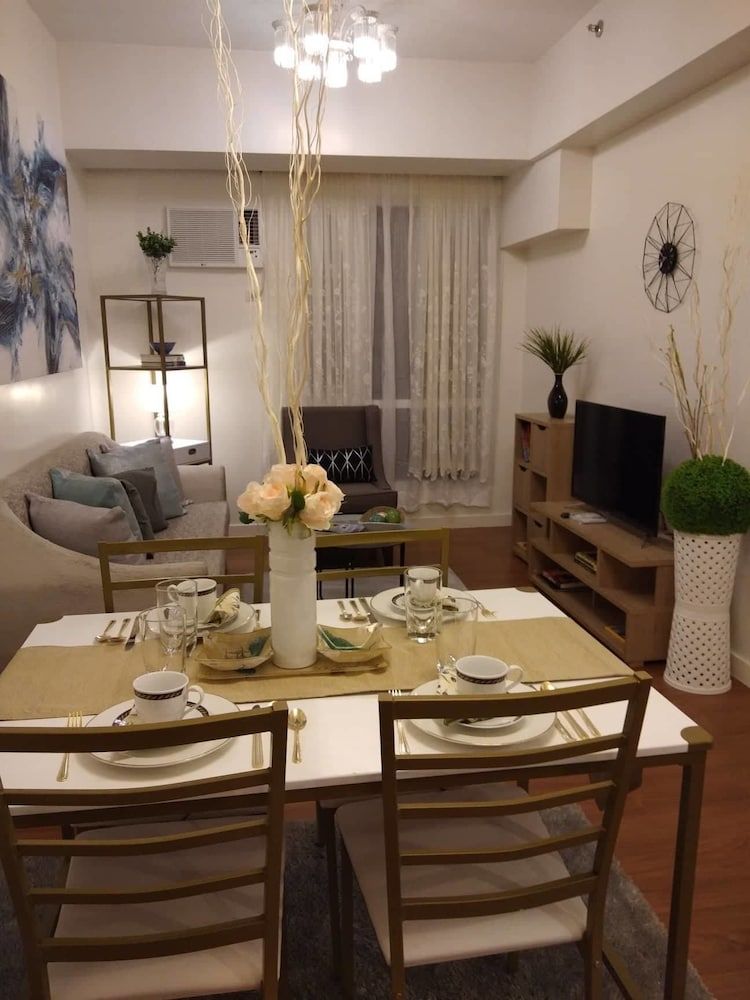 1209 Two Residences Marco Polo Cebu Family Condo, 1 Queen Bed with Sofa bed, Ensuite, Mountain View 3