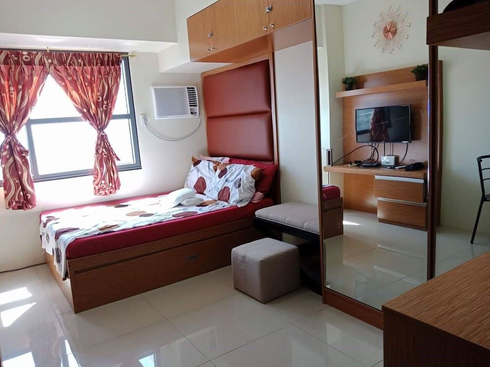 undefined Coleen's Bedsit at Horizons 101 2