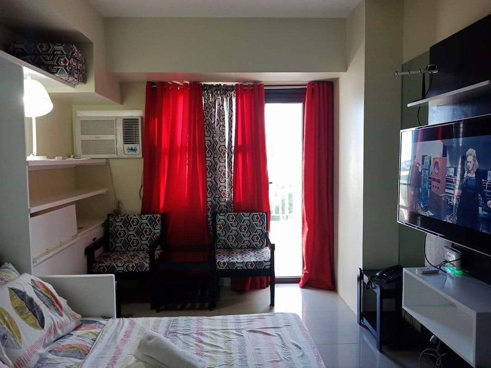 undefined Coleen's Bedsit at Horizons 101 5