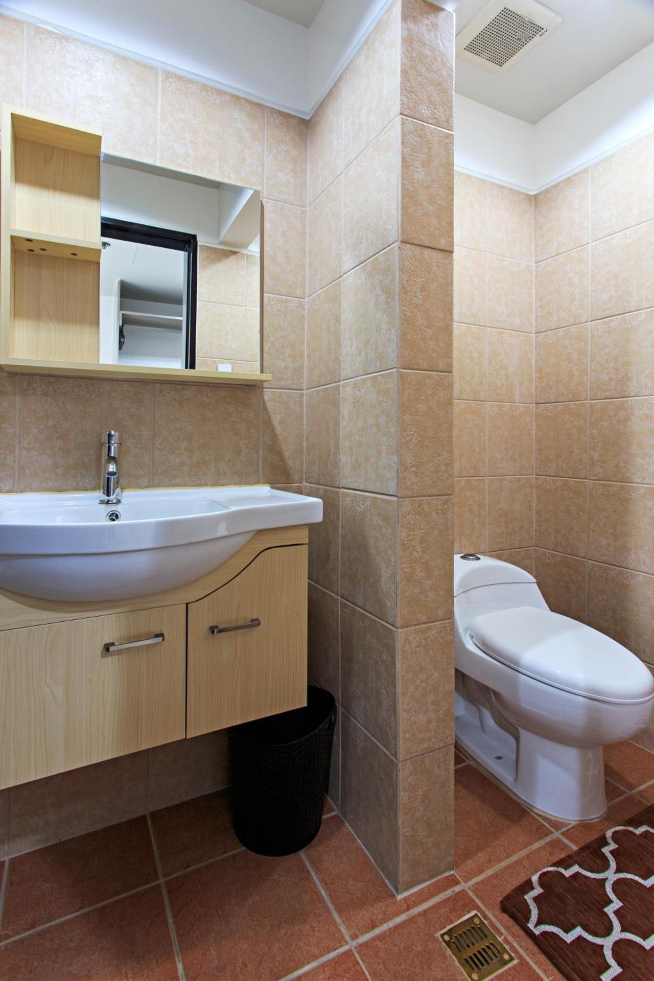 EON Centennial Soho Hotel Double Room 8