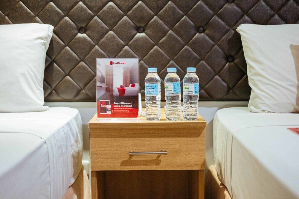 undefined RedDoorz Plus near Cebu Capitol 7