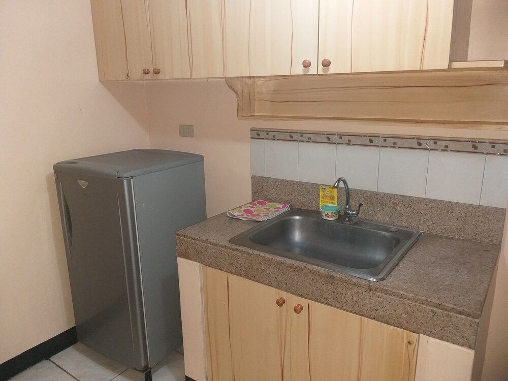 Obaid's Condo in Winland Towers Studio, 1 Queen Bed, Mountain View 8