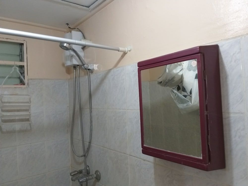 Obaid's Condo in Winland Towers Studio, 1 Queen Bed, Mountain View 7