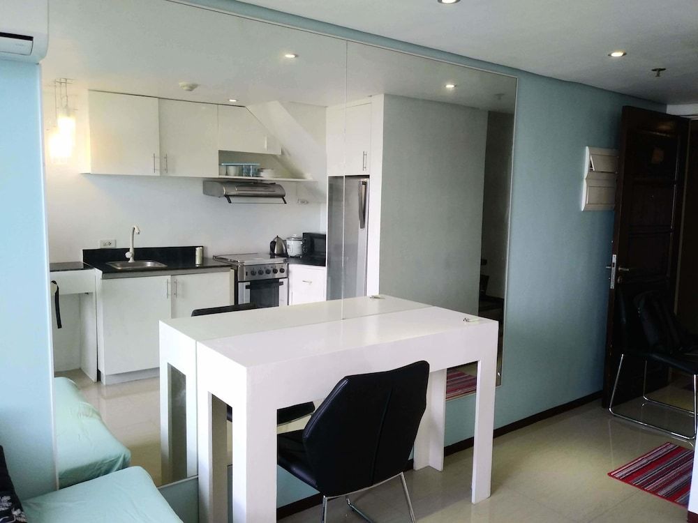 The Persimmon Cebu by Sleepingpong Signature Loft, 1 Bedroom, City View 6