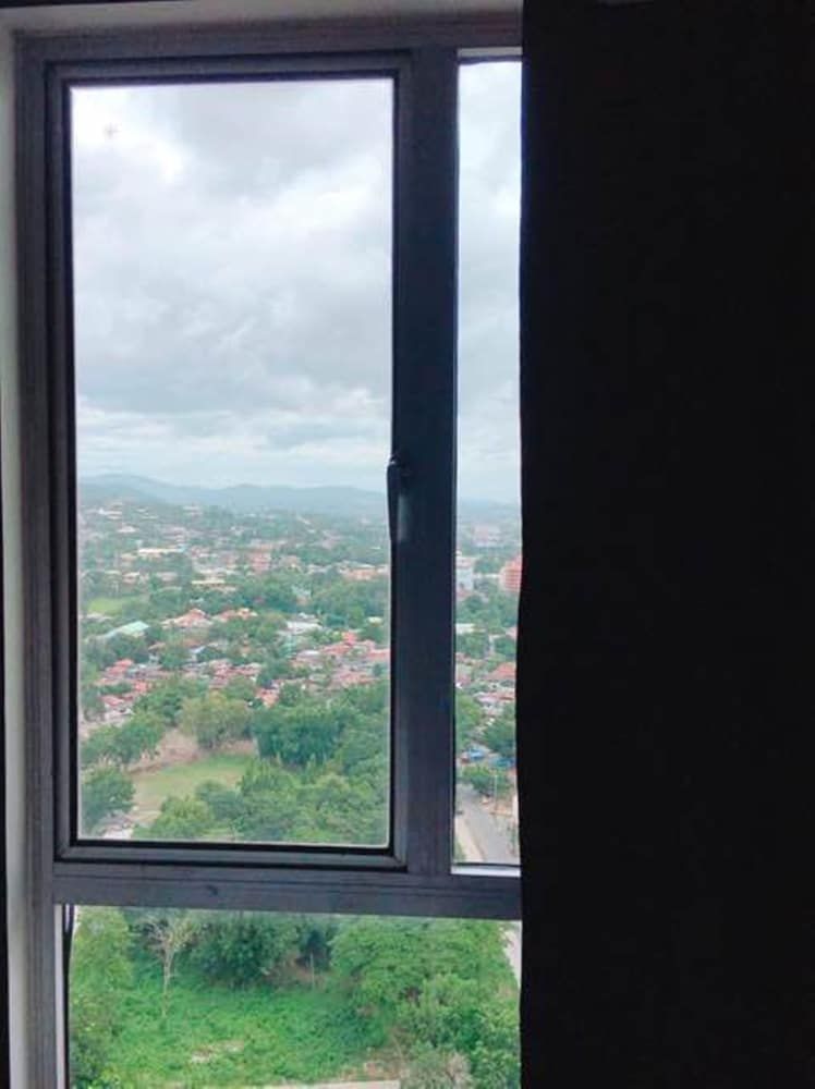 Avida Tower Cebu by Sleepingpong Signature Condo, 1 Bedroom, Non Smoking, Mountain View 4
