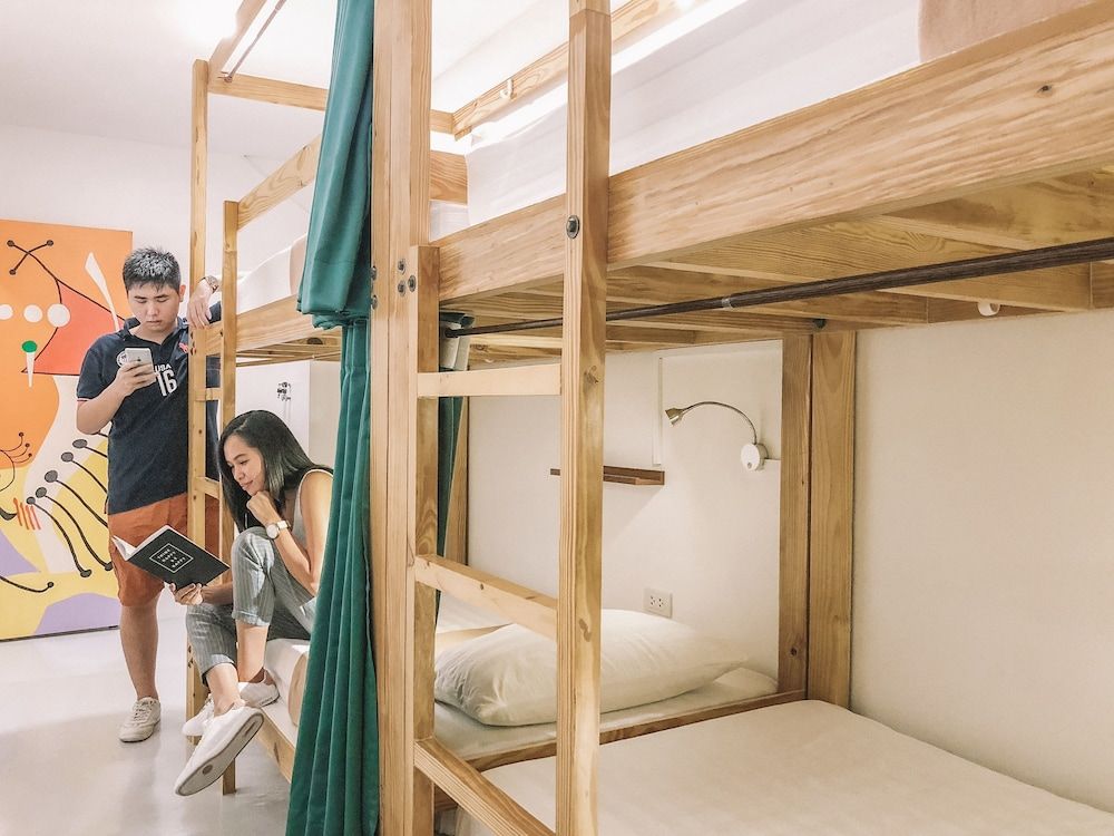 Murals Hostel and Cafe Basic Quadruple Room (Magellan)