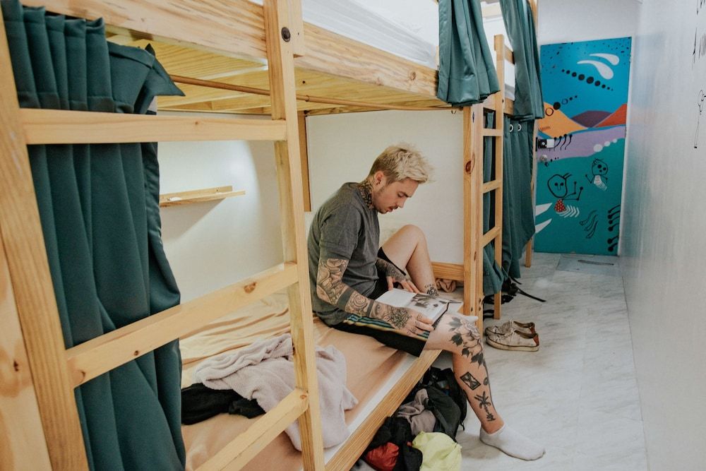 Murals Hostel and Cafe 1-Bed in a 6-Bed Shared Dormitory, Mixed Dorm (Kawasan)