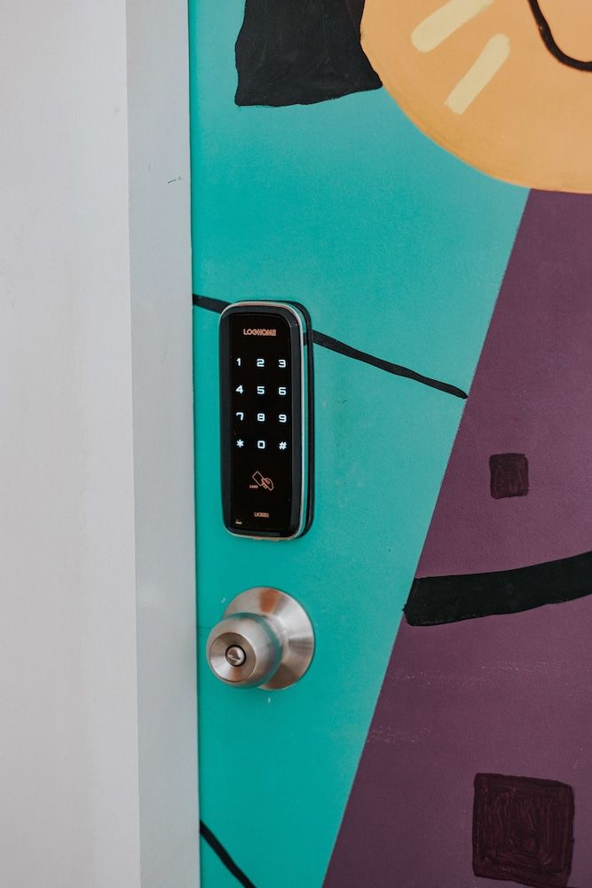 Murals Hostel and Cafe Basic Quadruple Room (Magellan) 2