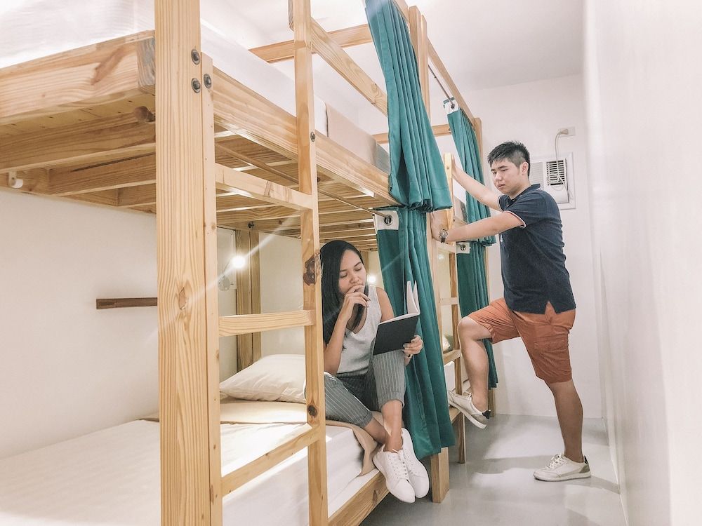 Murals Hostel and Cafe Basic Quadruple Room (Magellan) 4