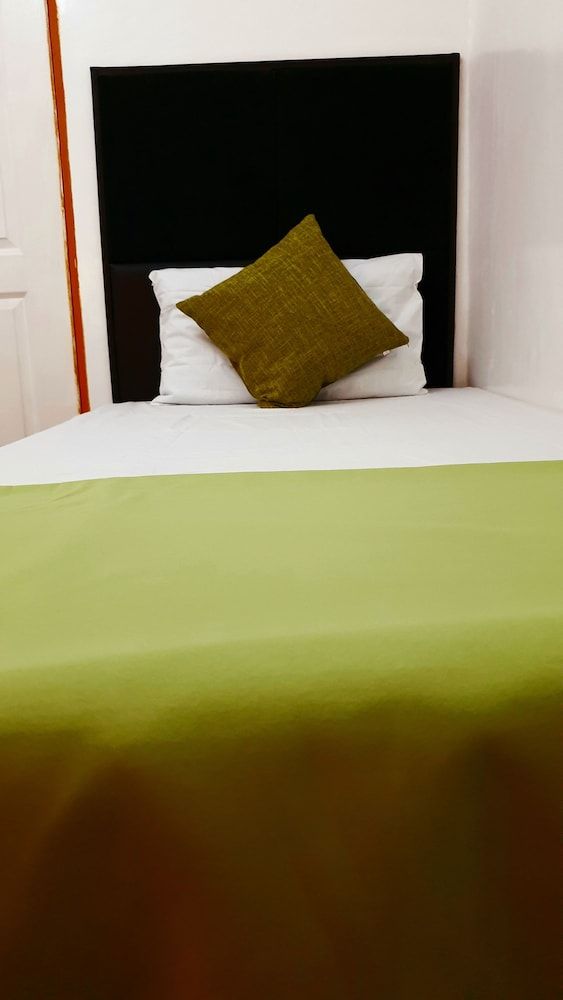 GardenPod Hostel & Café Twin Room 2