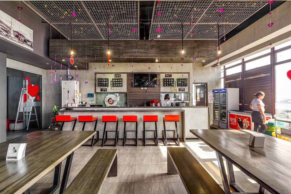 undefined RedDoorz Plus @ Jones Avenue Cebu 6