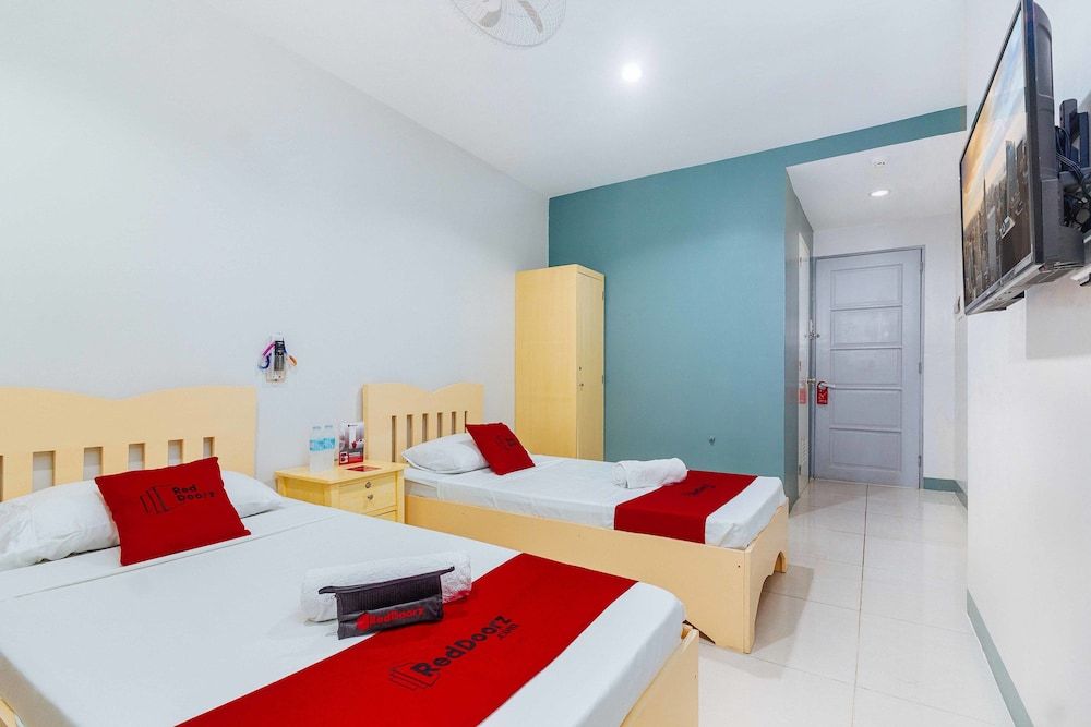 undefined RedDoorz near Cebu Metropolitan Cathedral 10