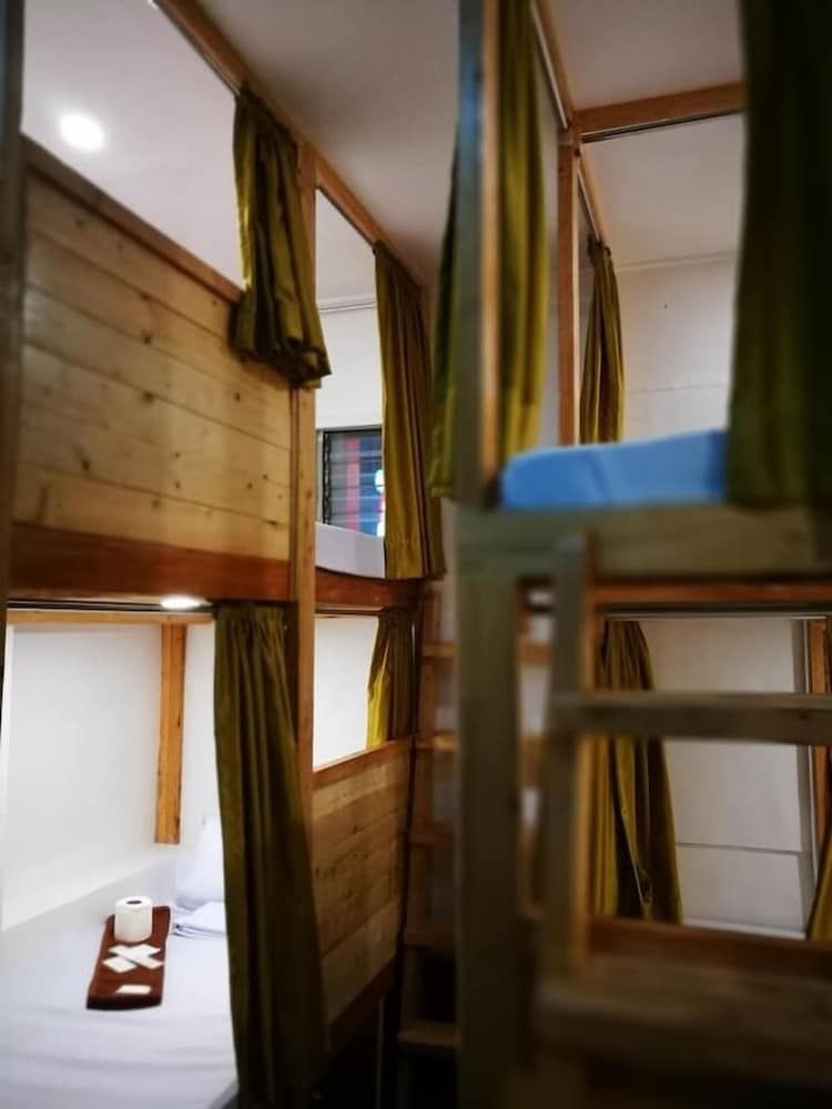 8th Street Hostel Quadruple Room 3