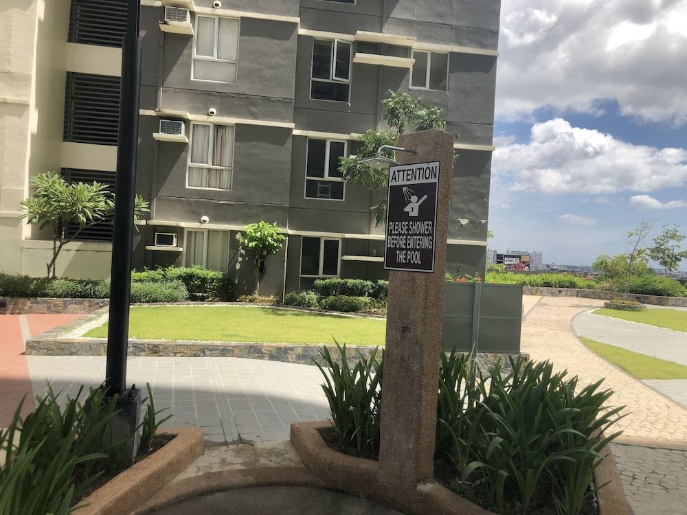 undefined I.T PARK CEBU TWIN BED DELUXE FREE FAST WIFI & POOL 4