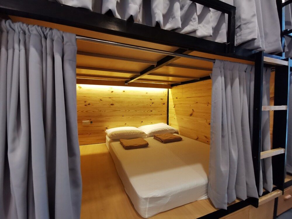 undefined Murals Sleepbox Capsule Hostel - Adults Only 3