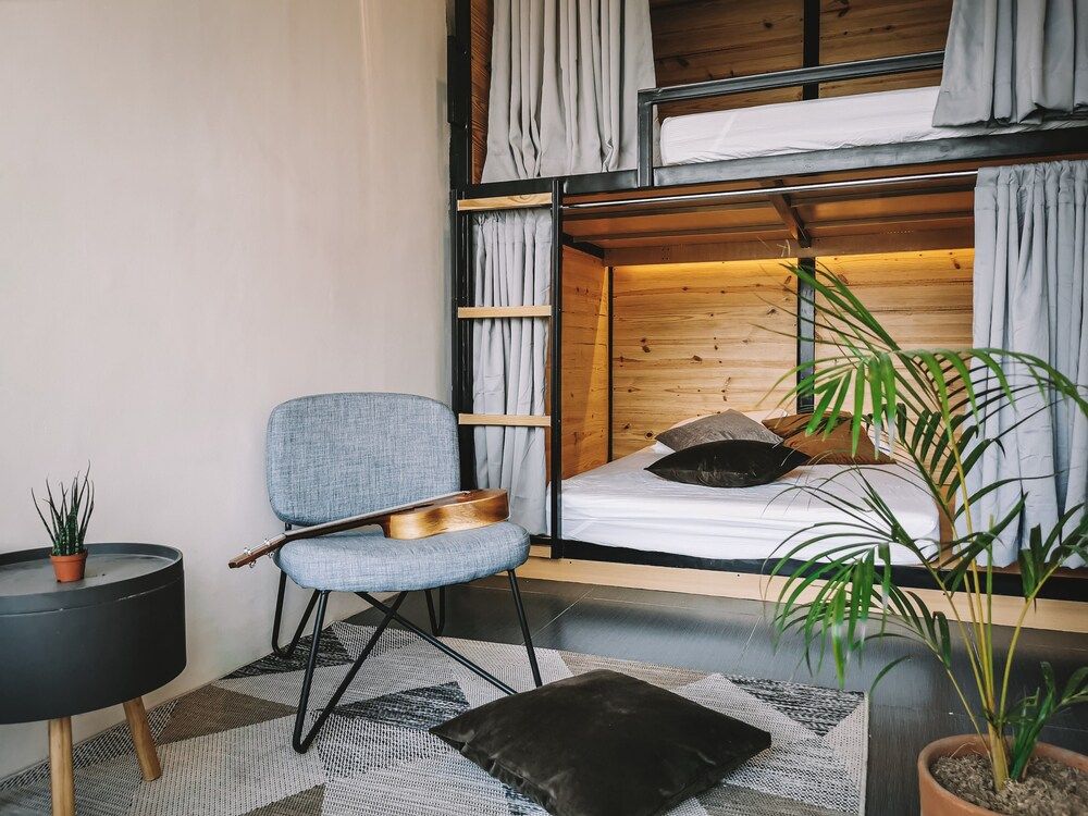 undefined Murals Sleepbox Capsule Hostel - Adults Only 4