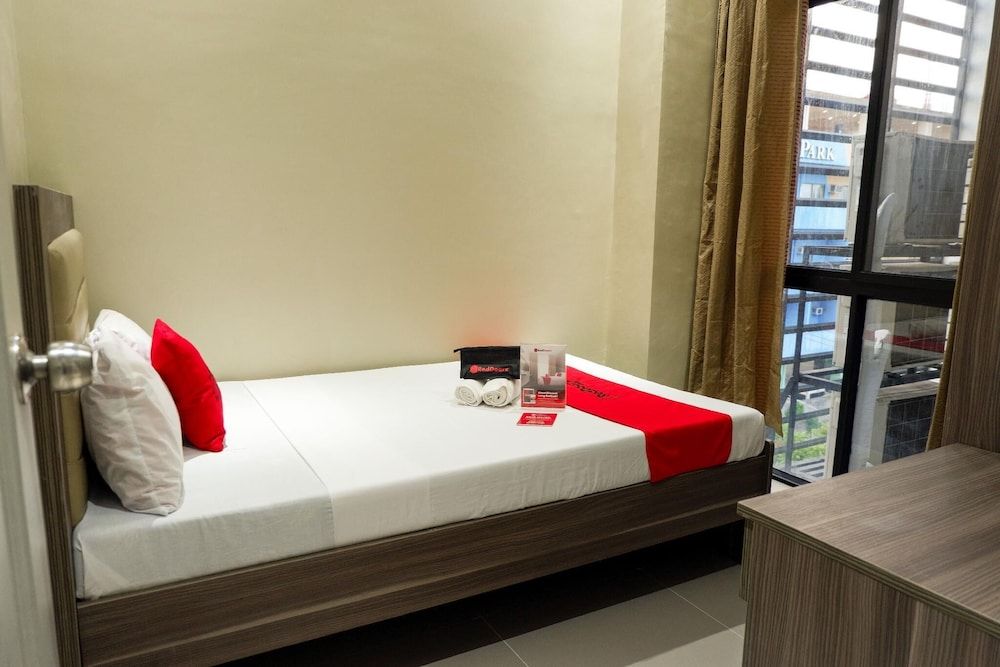 undefined RedDoorz Plus @ La Guardia Lahug 3