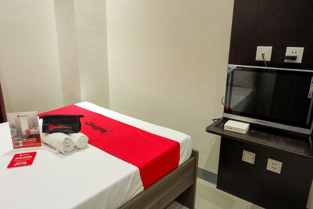 undefined RedDoorz Plus @ La Guardia Lahug 4