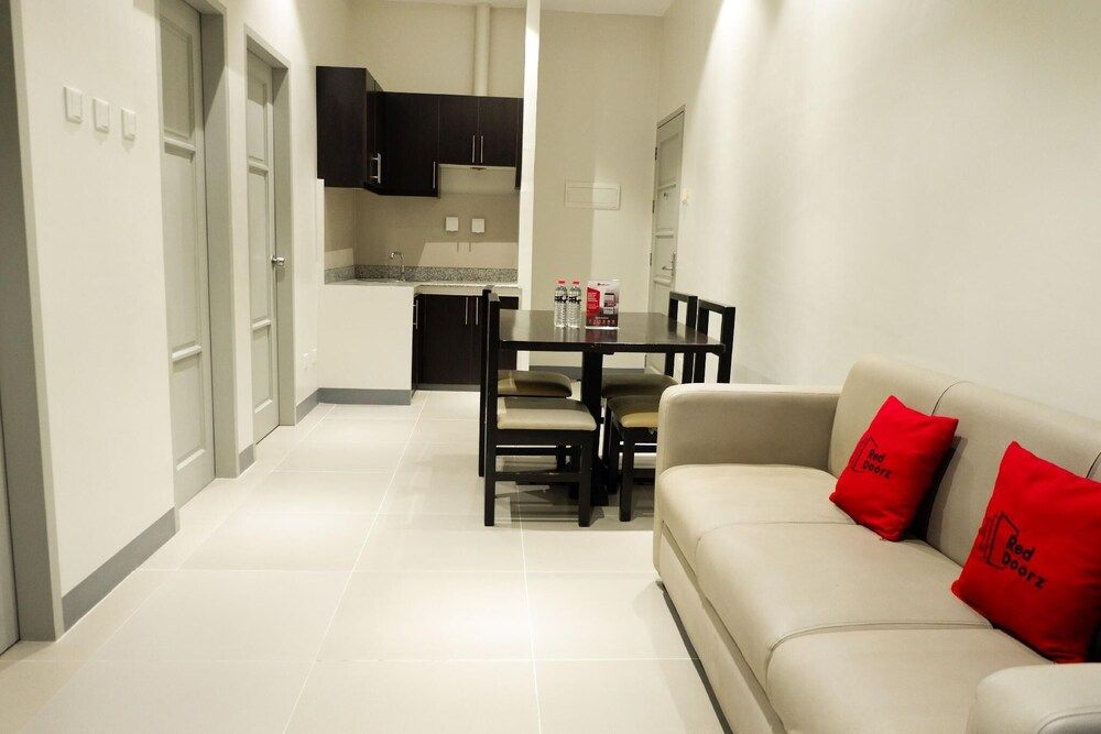 undefined RedDoorz Plus @ La Guardia Lahug 8