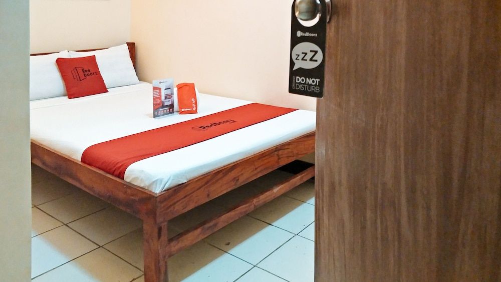 undefined RedDoorz near Baclay Drive Super Metro 3