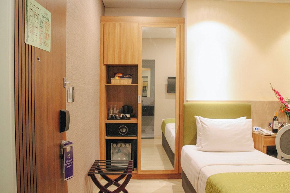 Goldberry Suites and Hotel Cebu Elite Double Room 8