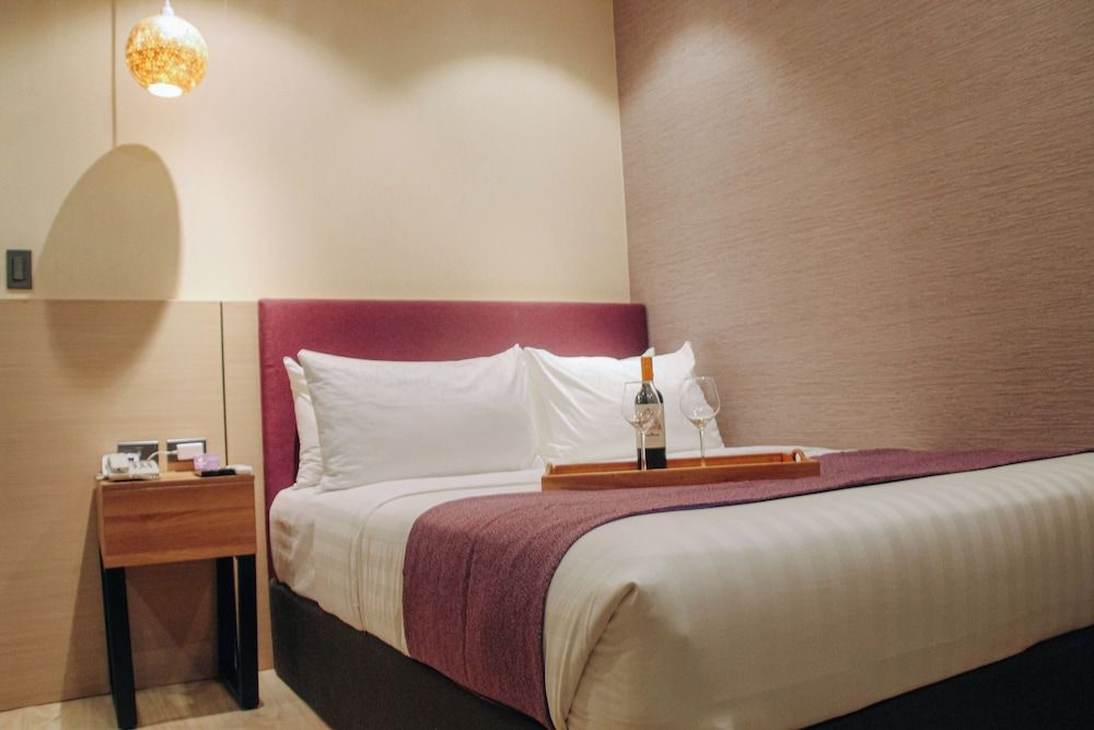 Goldberry Suites and Hotel Cebu Elite Double Room 3