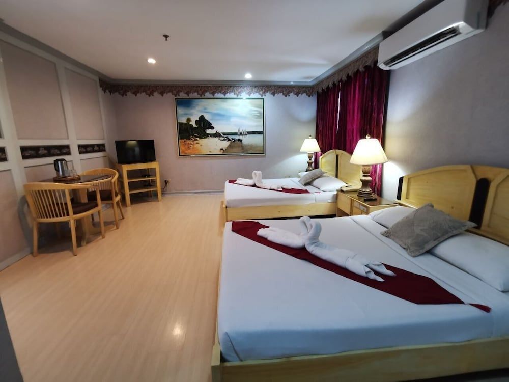 undefined Holiday Plaza Hotel - Cebu