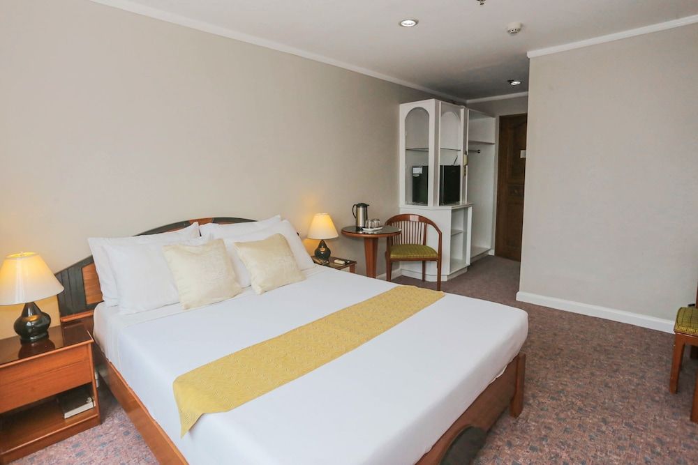 undefined Holiday Plaza Hotel - Cebu 4