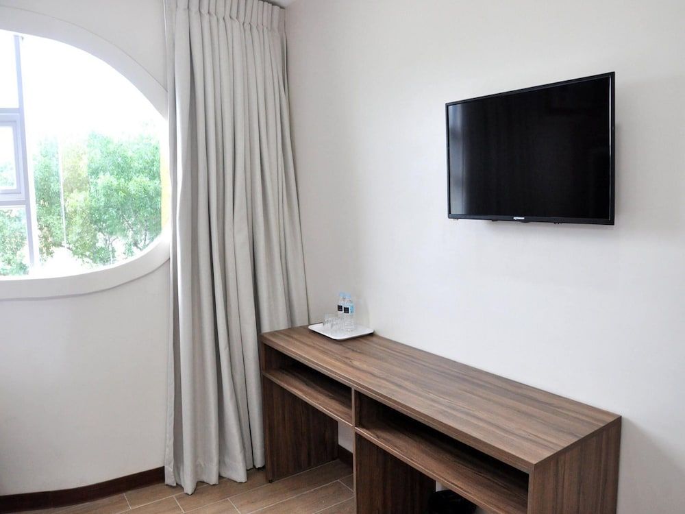 Capital O 911 S Hotel And Residences Deluxe Double Room