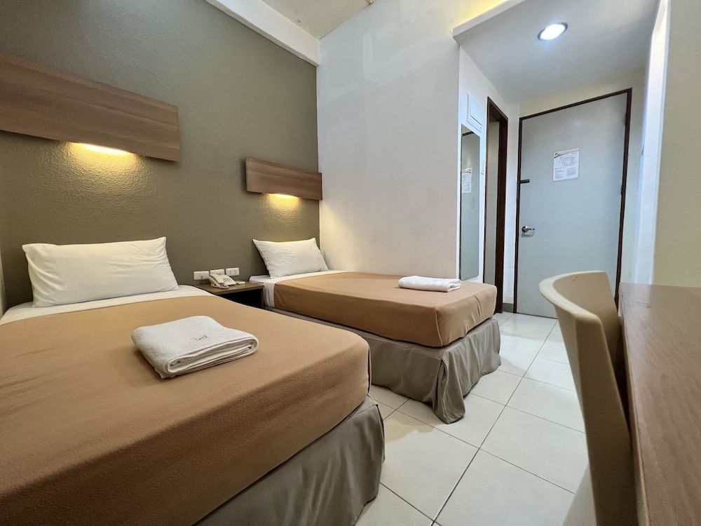 City Center Suites Standard Twin Room, 2 Twin Beds, Non Smoking 3