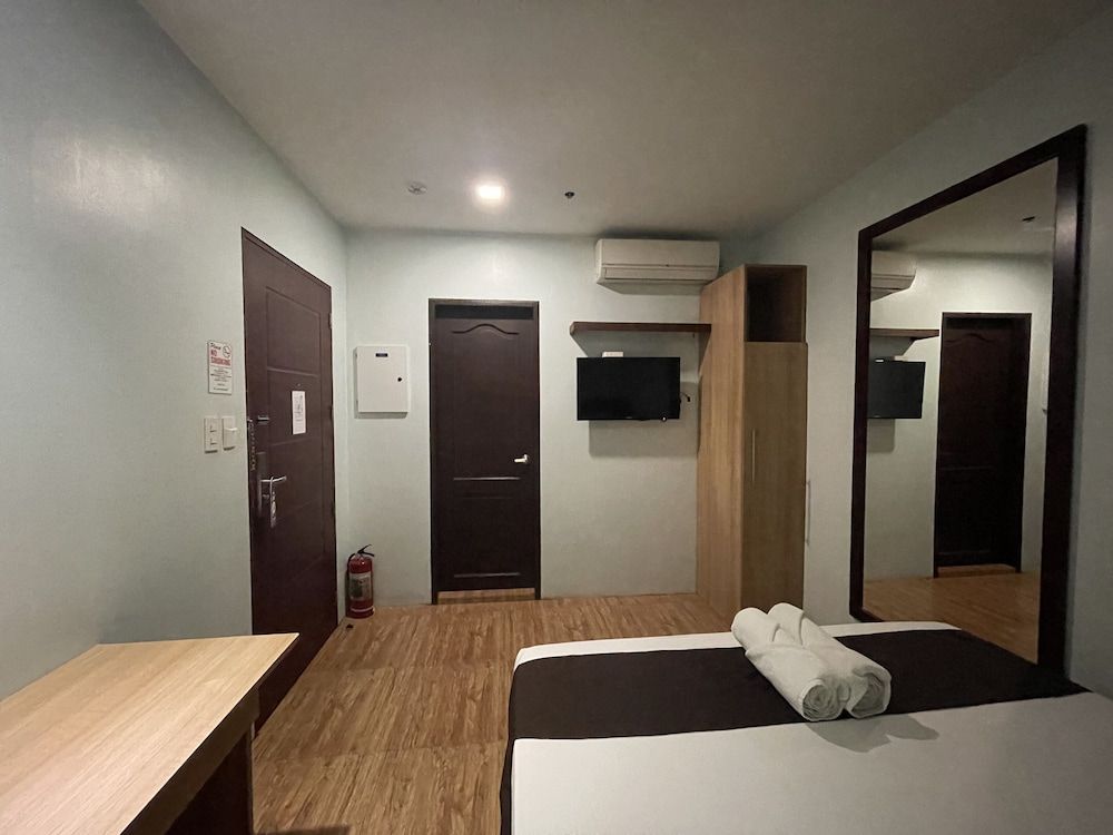 Cebu Capitol Central Hotel & Suites powered by Cocotel Deluxe Room 6