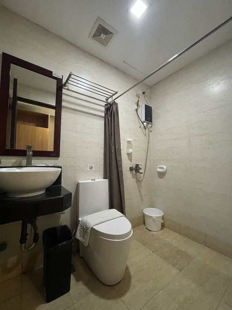 Cebu Capitol Central Hotel & Suites powered by Cocotel Deluxe Room 5