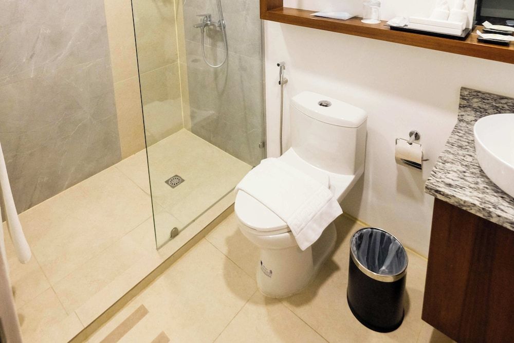 Cebu Quincentennial Hotel Deluxe Queen Room 4