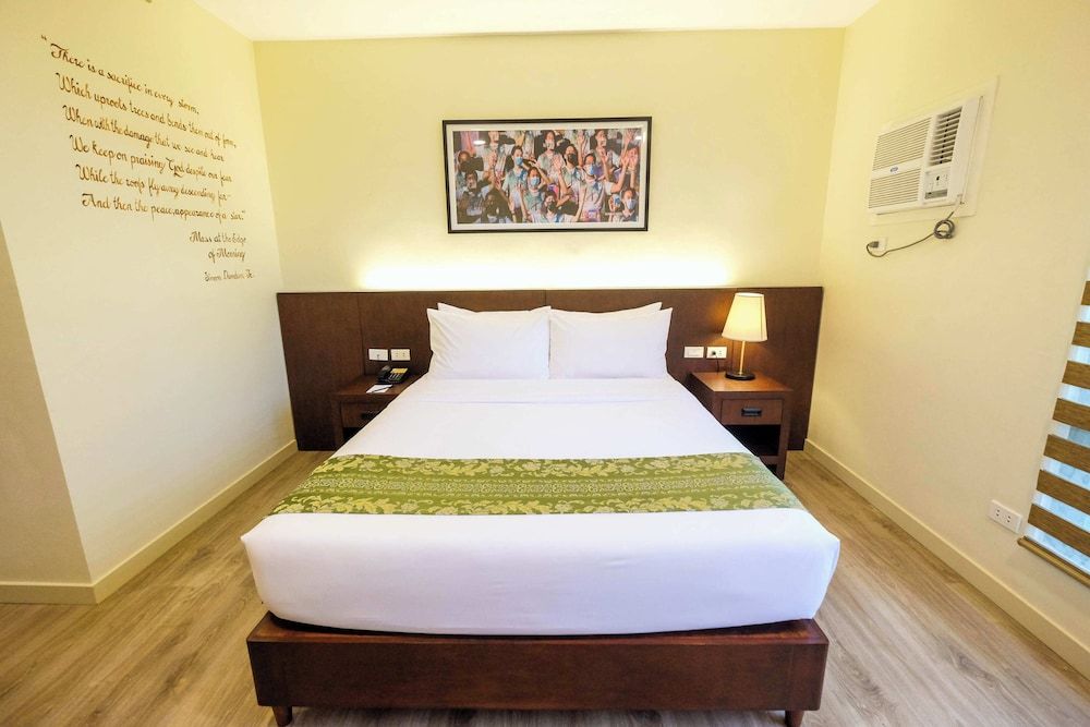 Cebu Quincentennial Hotel Deluxe Queen Room 2