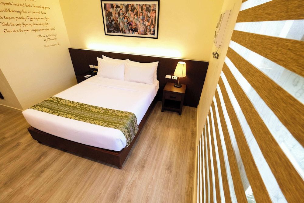 Cebu Quincentennial Hotel Deluxe Queen Room