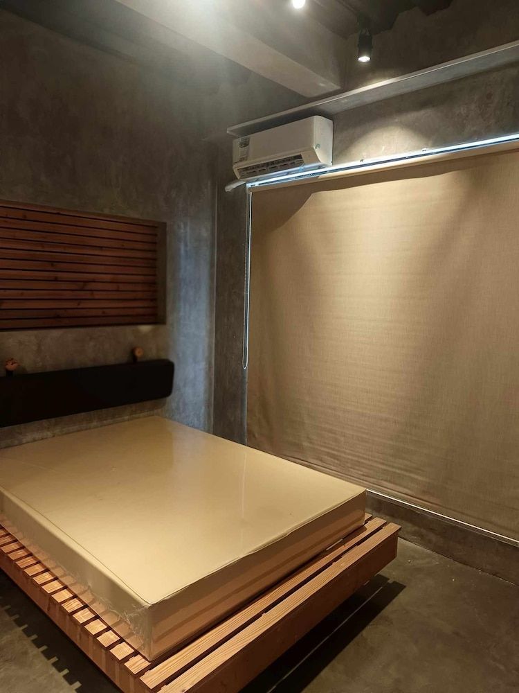 Hello Stay Hostel City Double Room 4