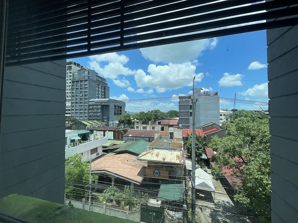 H plus Hotel powered by Cocotel Deluxe Room 4