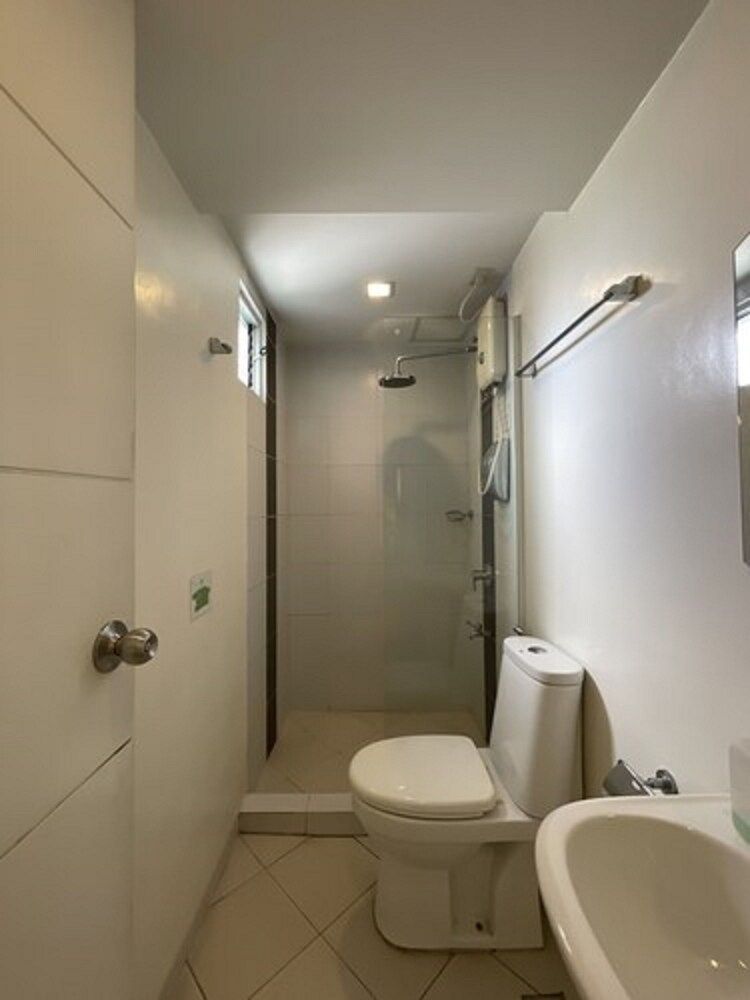 H plus Hotel powered by Cocotel Deluxe Room 5