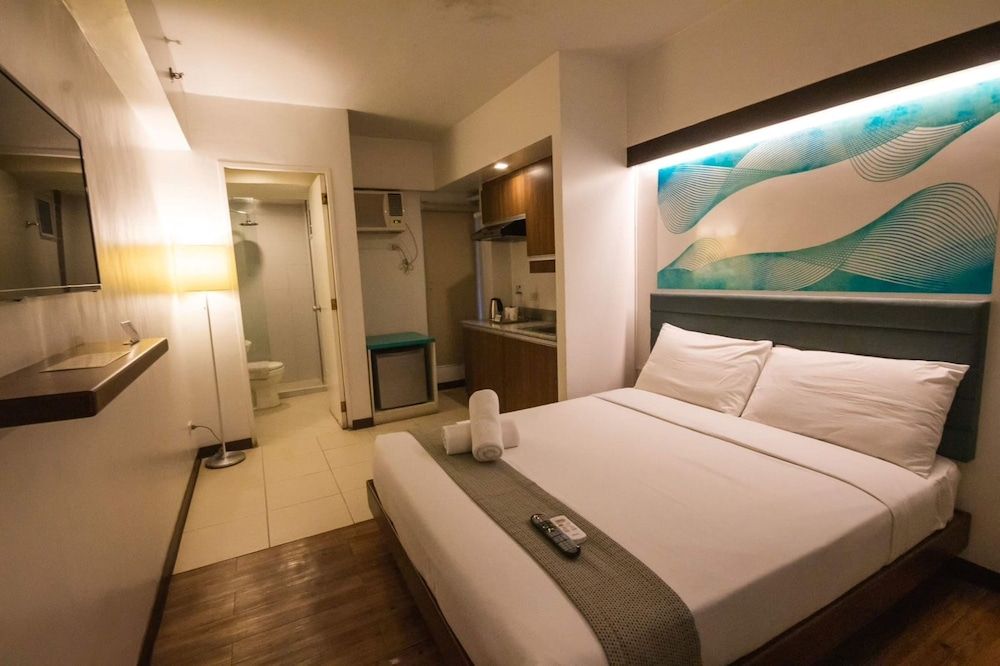 H plus Hotel powered by Cocotel Superior Room 3