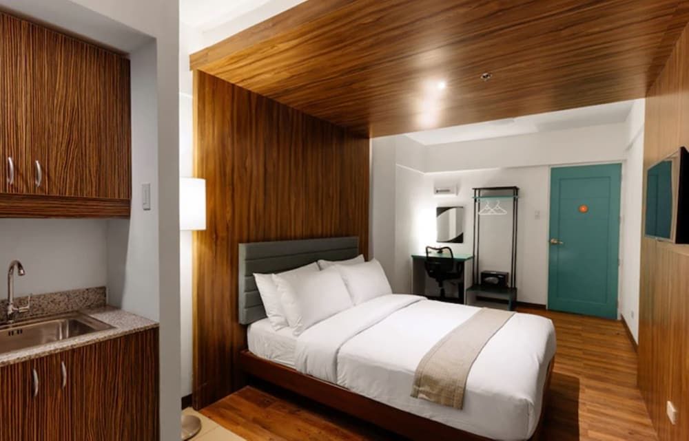 H plus Hotel powered by Cocotel Premier Room 2