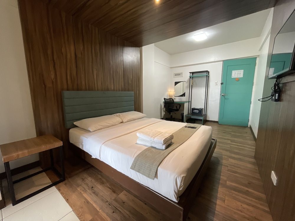 H plus Hotel powered by Cocotel Premier Room 4