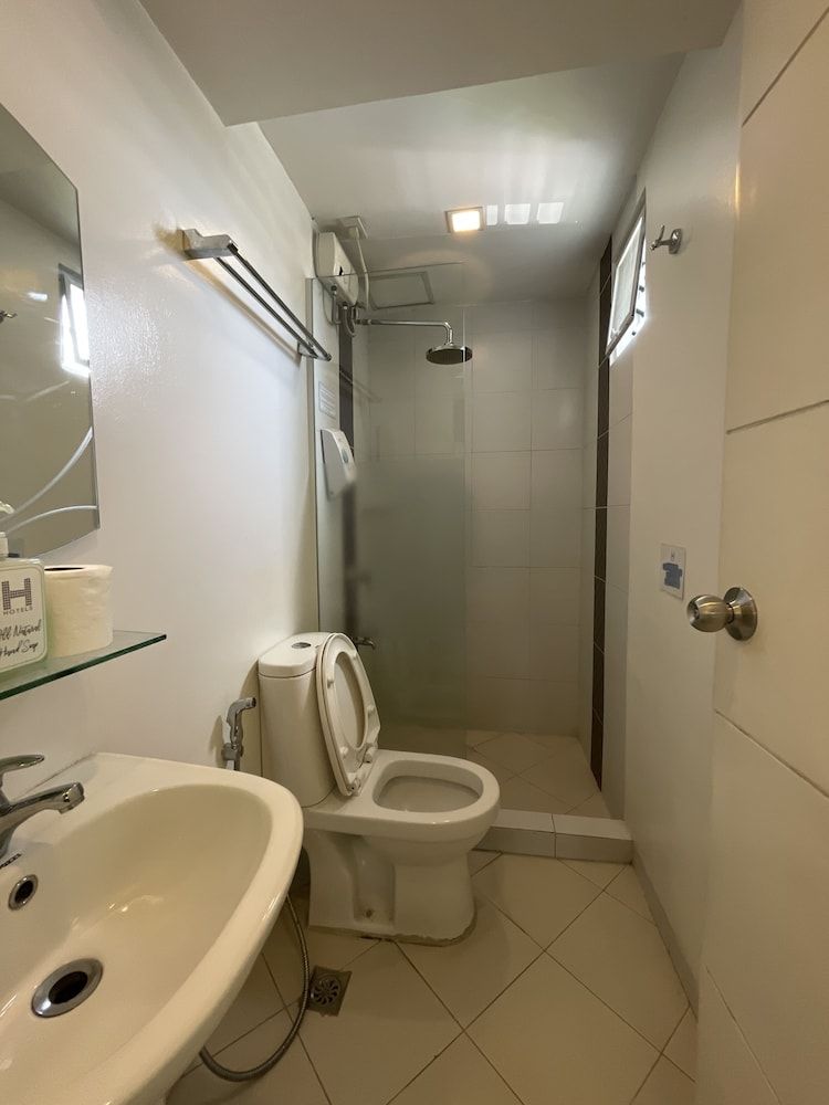 H plus Hotel powered by Cocotel Premier Room 8