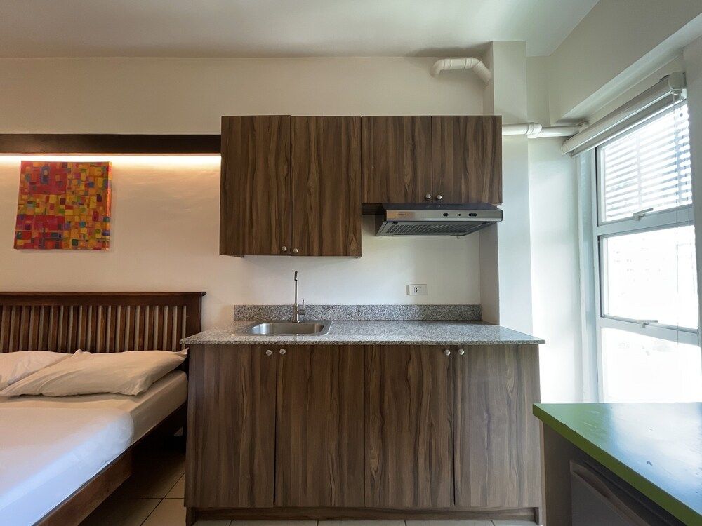 H plus Hotel powered by Cocotel Deluxe Room 2