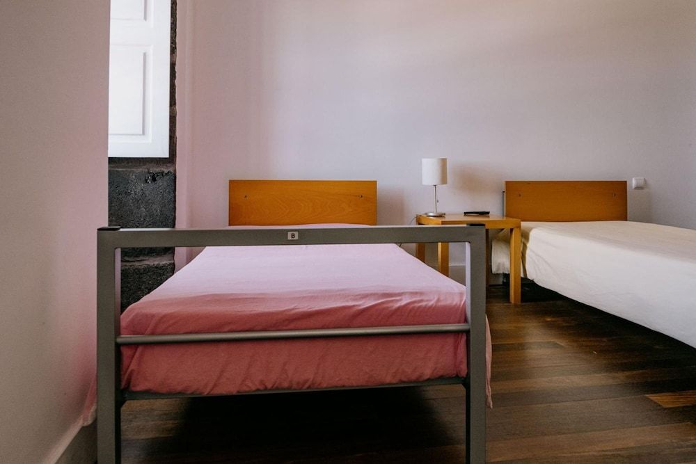 Azores Youth Hostels - Pico Twin Room, Shared Bathroom