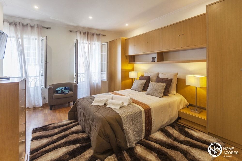 Private Suites Downtown, 2 Beds, City View