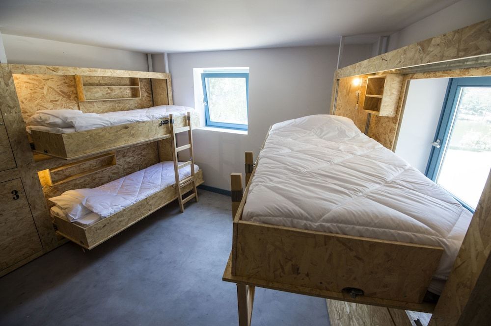 Shared Dormitory, Shared Bathroom