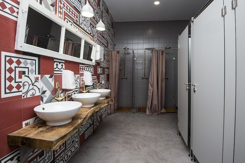 Shared Dormitory, Shared Bathroom