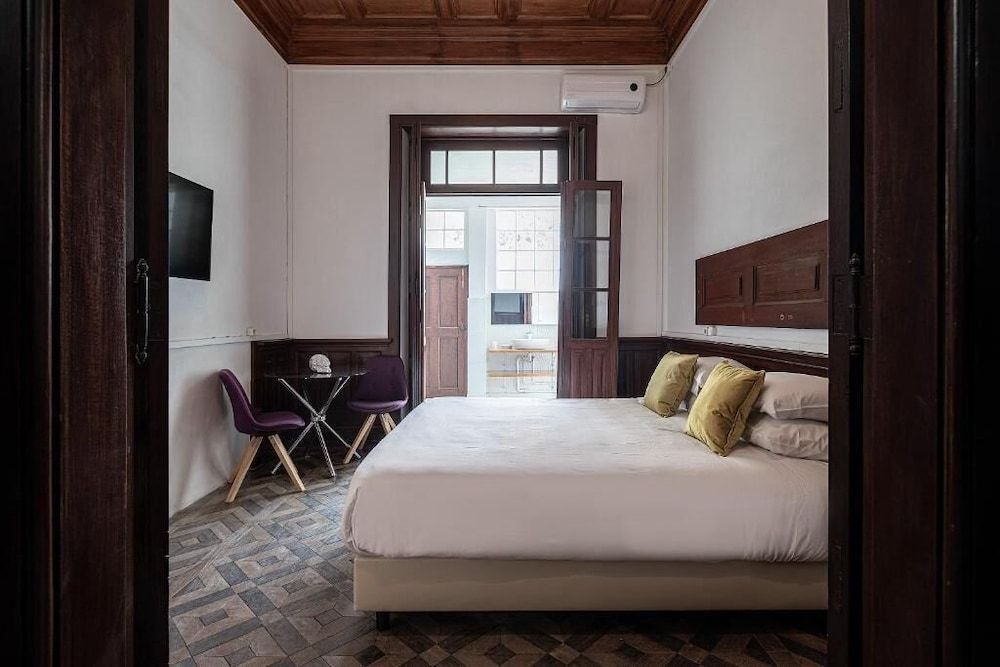 Urban Suites Superior Room 9